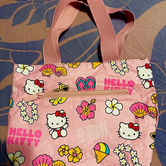 Aloha Collection Hello Kitty Pink Mini Tripper - Picture 2 of 6